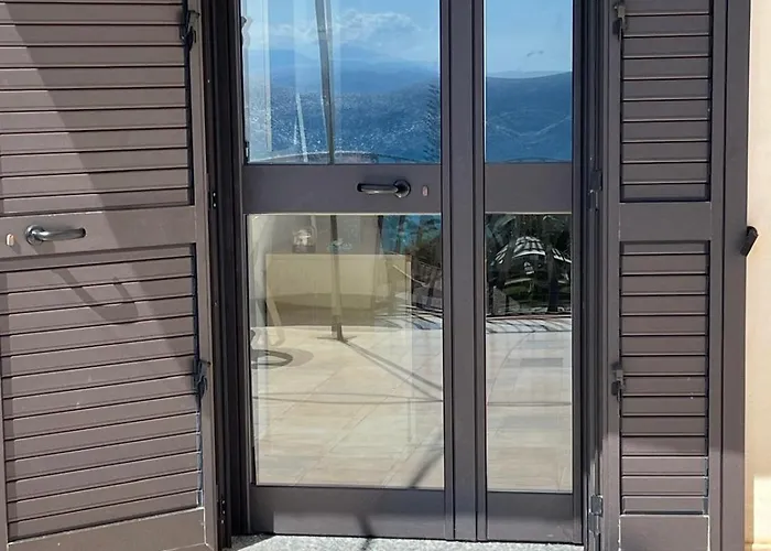 Frontemare Seaview - 60 M E T R I Dal Mare Santa Maria